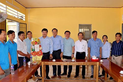 Bí thư Tỉnh ủy Lê Quốc Phong thăm Hội quán cá Chình - Lươn