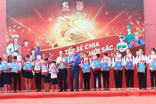 Tổ chức Chương trình 'Tết sẻ chia, năm rồng khởi sắc'
