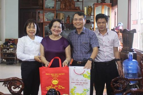 Bí thư Thành ủy Pleiku Trịnh Duy Thuân thăm, chúc Tết các đơn vị và cá nhân trên địa bàn TP. Pleiku