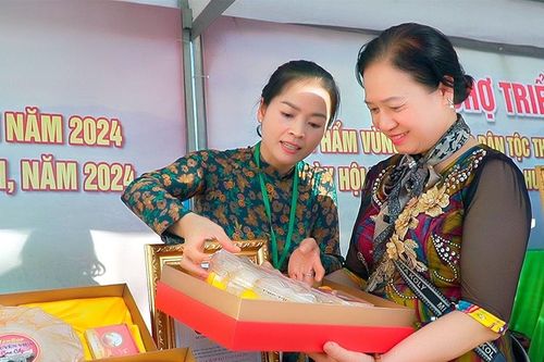 Khai mạc hội chợ triển lãm sản phẩm vùng đồng bào dân tộc thiểu số