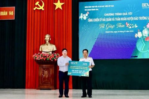 BIDV Chi nhánh Khánh Hòa thăm, tặng quà chiến sĩ và thân nhân chiến sĩ huyện đảo Trường Sa