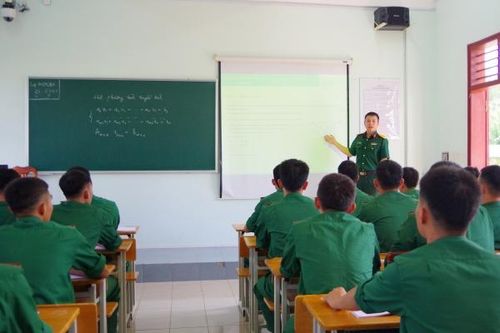 Người thầy áo lính đam mê nghiên cứu khoa học