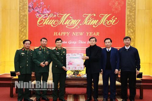 Đoàn công tác của Quân khu 3 thăm, chúc Tết Đảng bộ, chính quyền và nhân dân tỉnh Ninh Bình