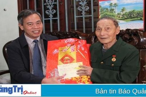 Phó Bí thư Thường trực Tỉnh ủy, Chủ tịch HĐND tỉnh Nguyễn Đăng Quang thăm, chúc Tết các gia đình chính sách