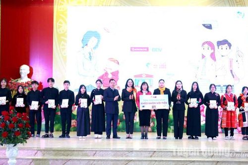 Trên 400 học sinh tham gia cuộc thi 'Hiểu biết về tài chính'