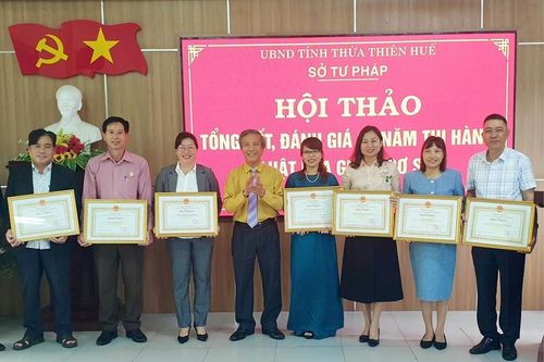 Hòa giải ở cơ sở: Vận dụng pháp luật kết hợp với tình làng nghĩa xóm