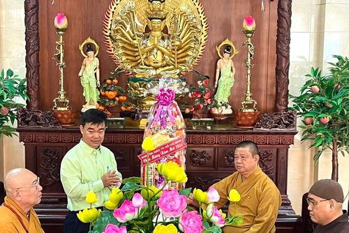 Ban Tôn giáo TP.HCM chúc Tết đến Tăng Ni, Phật tử Q.8 và H.Hóc Môn