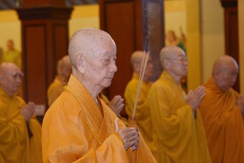 Đức Pháp chủ GHPGVN Bố-tát cùng chư Tăng TP.HCM kỳ cuối năm Quý Mão