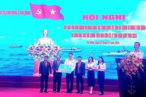 Agribank tặng quà, chúc tết quân và dân huyện đảo Cồn Cỏ và Lý Sơn