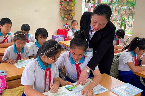 Tấm gương Nhà giáo ưu tú tỏa sáng giữa đời thường