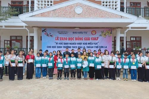 Quỹ Khuyến học Việt Nam trao 80 suất học bổng tặng học sinh vượt khó, hiếu học tại Sơn La