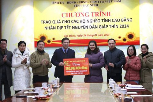 Bắc Ninh hỗ trợ Cao Bằng 500 triệu đồng tặng quà Tết cho người nghèo