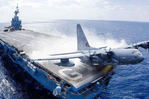 Chiếc máy bay 'quá khổ' nhất thế giới có thể cất cánh từ tàu sân bay