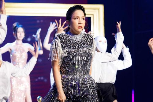 Mỹ Linh, Thu Phương và Uyên Linh hát sai lời nhạc Trịnh, ê-kíp 'Chị đẹp' nói gì?