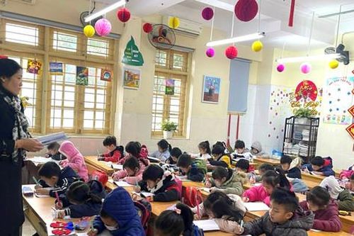 Trường học tại Hà Nội tăng cường biện pháp chống rét cho học sinh