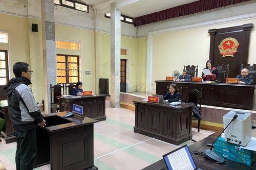 Xét xử thanh niên buôn pháo qua đường chuyển phát nhanh