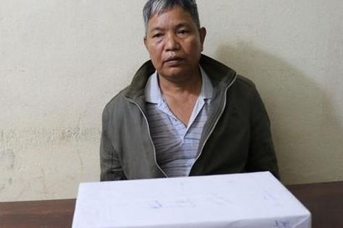 Bắt giữ người đàn ông 58 tuổi, thu giữ 8 bánh heroin và 12.000 viên ma túy tổng hợp tại nhà riêng