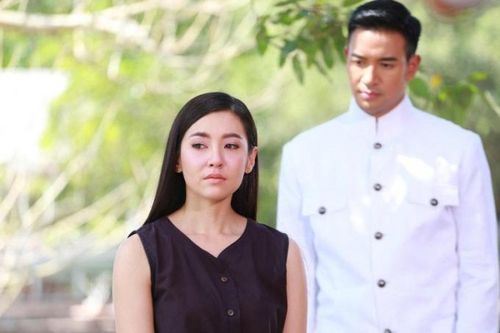 Tình cờ nhìn thấy người yêu cũ của chồng về thăm quê mà tôi không dám tin vào mắt mình
