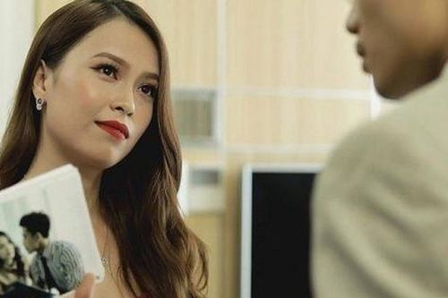 Đi sắm quần áo Tết cho con, vợ đau đớn thấy chồng đang có hành động lạ ở trung tâm thương mại