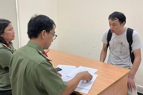 Bắt người đàn ông bị Trung Quốc truy nã