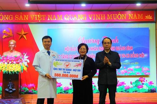 Hội Bảo trợ bệnh nhân nghèo Quảng Bình mang món quà ý nghĩa đến với bệnh nhân chạy thận
