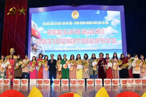 Ấm áp 'Tết sum vầy' sẻ chia với những cô giáo - vợ chiến sĩ đang công tác ở biên giới, hải đảo