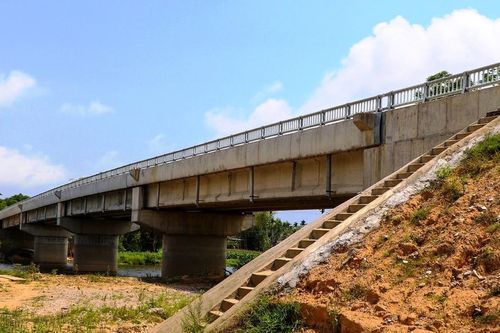 Cầu tiền tỷ xây xong nằm chờ… đường dẫn