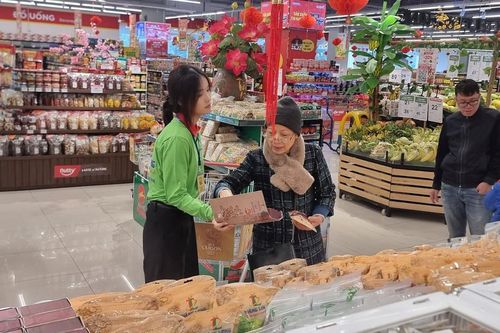 Hà Nội: Hàng Tết dồi dào, đa dạng nguồn cung