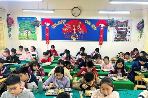 Rét đậm dưới 10 độ C, trường học tại Hà Nội vẫn mở cửa đón học sinh
