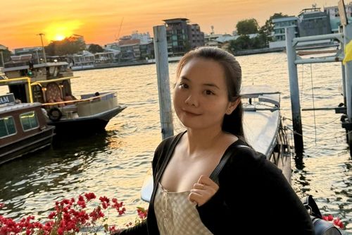 Nhan sắc bị 'phong ấn' vì cận thị nặng
