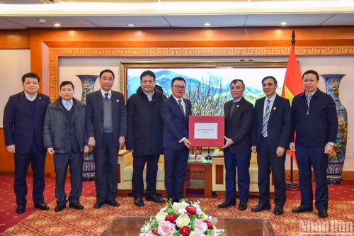 Đoàn công tác Báo Nhân Dân thăm, chúc Tết các cơ quan, đơn vị