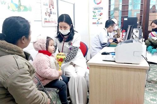 Nhiều trẻ em ở Nghệ An phải nhập viện vì thời tiết rét đậm, rét hại