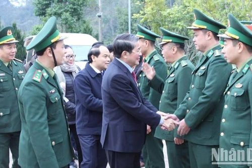 Phó Chủ tịch Quốc Hội Nguyễn Đức Hải thăm, tặng quà Đồn Biên phòng Chi Lăng