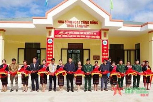 Binh chủng Tăng thiết giáp khánh thành, bàn giao nhà sinh hoạt cộng đồng thôn Làng Vây
