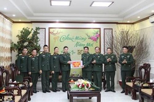 Đoàn công tác Quân khu 1 thăm, chúc Tết tại Lạng Sơn