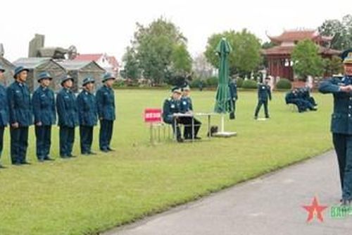 Sư đoàn Phòng không 365 bế mạc Hội thi công tác chuẩn bị huấn luyện