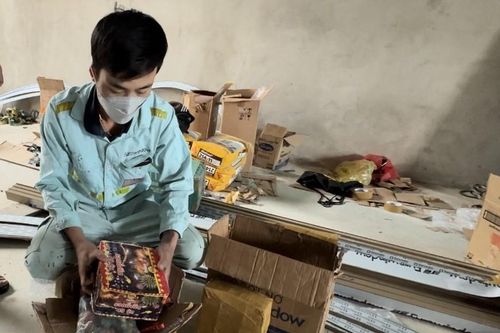 Bắt khẩn cấp đối tượng buôn bán 11kg pháo các loại