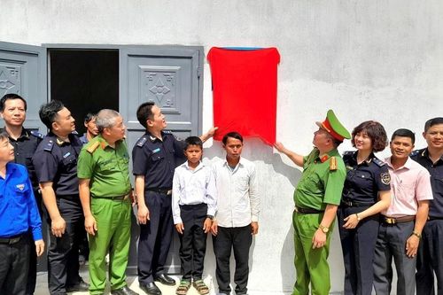 Công an Đắk Nông chung tay chăm lo đời sống, bảo đảm an sinh xã hội cho người dân dịp Tết đến Xuân về