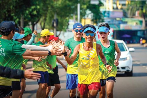 VĐV Nguyễn Văn Long chạy Xuyên Việt lần thứ 2