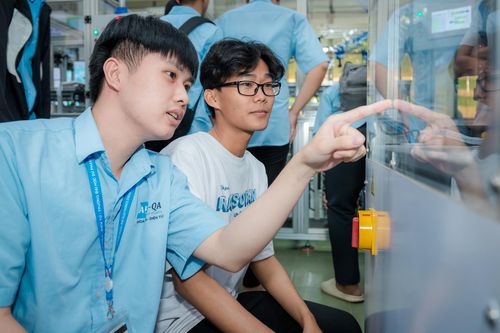 Thêm Phòng thí nghiệm về Robot cho sinh viên TPHCM