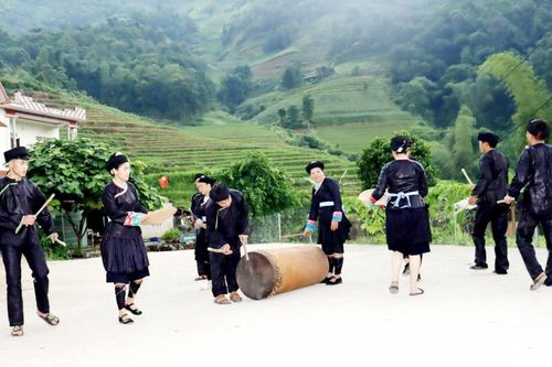 Điệu trống gọi mùa Xuân của đồng bào Giáy