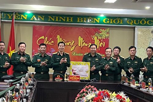 Trung tướng Nguyễn Trọng Bình thăm, chúc Tết cán bộ, chiến sĩ BĐBP Đà Nẵng