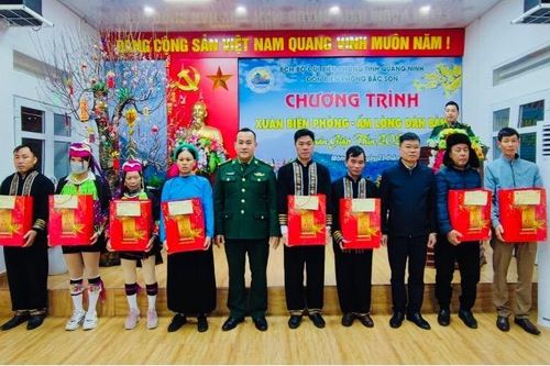 Thiết thực các hoạt động trong Chương trình 'Xuân Biên phòng ấm lòng dân bản'