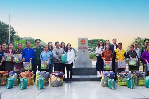 Xuân biên cương thắm tình đoàn kết quân dân