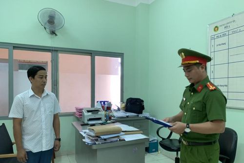 Bắt tạm giam giám đốc doanh nghiệp buôn lậu gần 600 tấn hạt điều thô