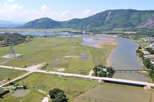 Kênh phân lũ trăm tỷ, 15 năm vẫn dang dở