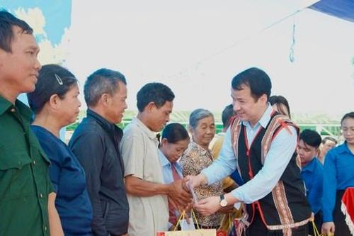 Khơi dậy mạnh mẽ tinh thần yêu nước, khát vọng phát triển trong thế hệ trẻ