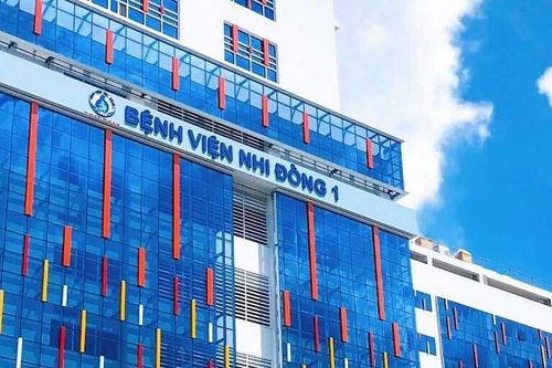 Người lạ ngang nhiên lấy cắp tiền ở bệnh viện nói tiếng Anh với nhân viên y tế