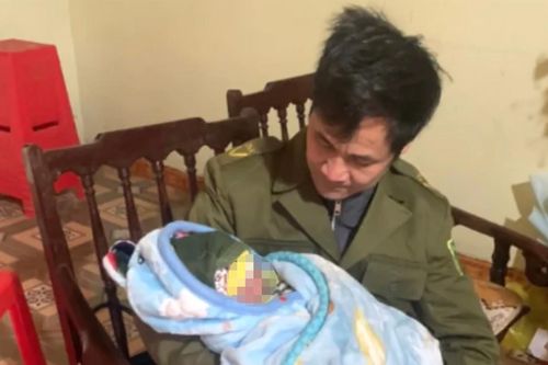 Bé trai sơ sinh bị bỏ rơi trước cổng chùa trong trời rét buốt ở Lạng Sơn