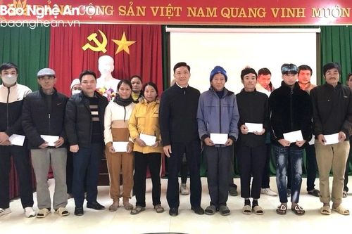 Ban Nội chính Tỉnh ủy tặng quà Tết cho hộ nghèo ở Quỳ Châu